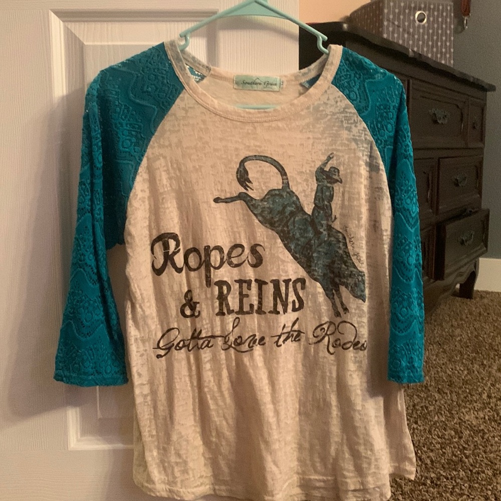 Women’s medium 3/4 sleeve shirt